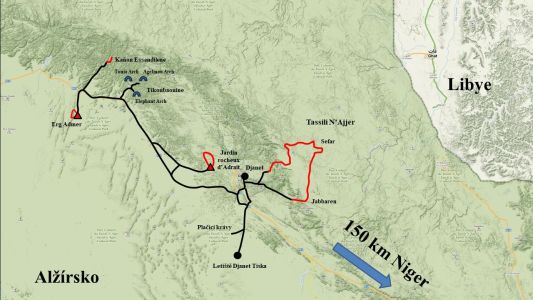 Celková mapa: černá-džíp, červená-trek